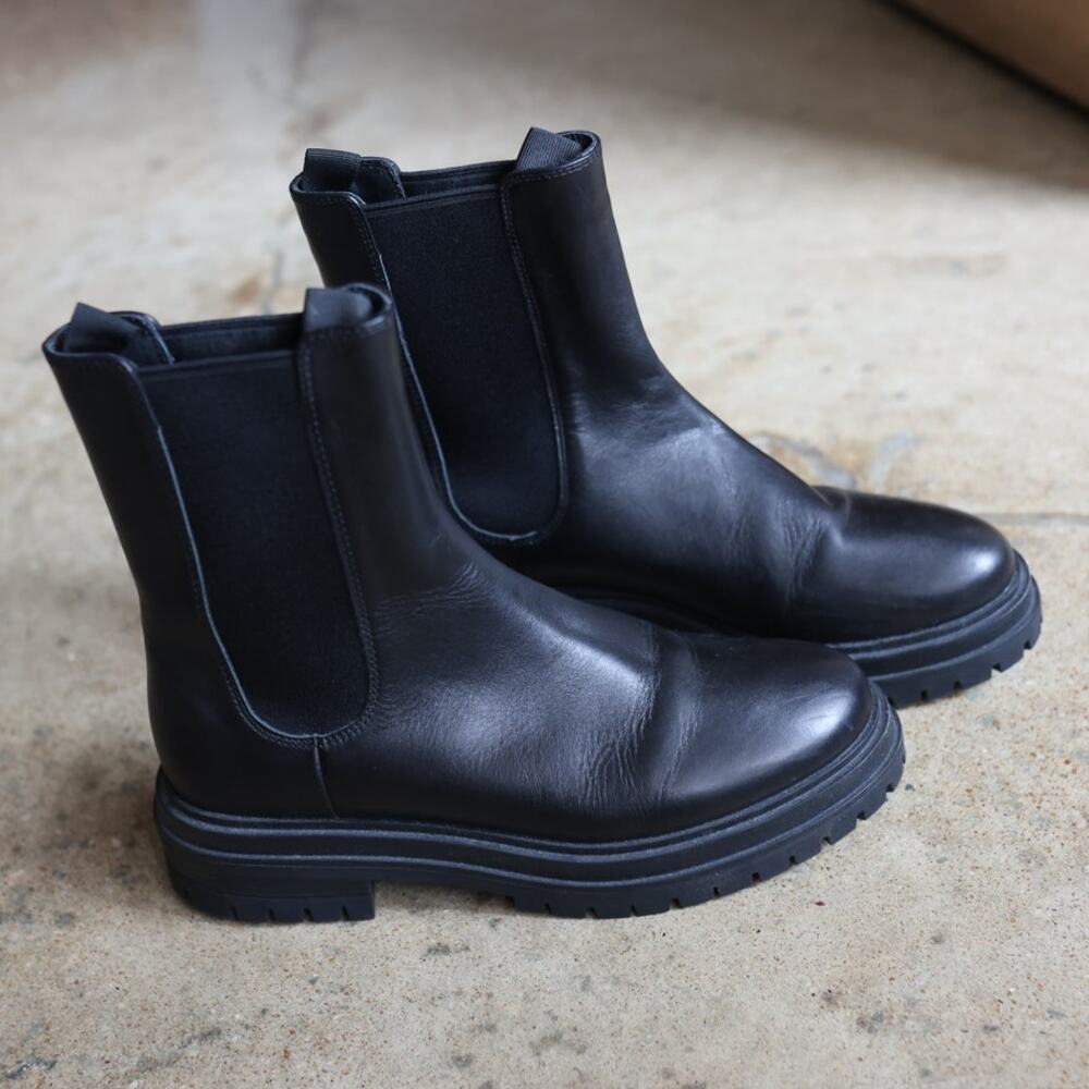 Tony Bianco Lug Sole Chelsea Boots Women's Size 8.5